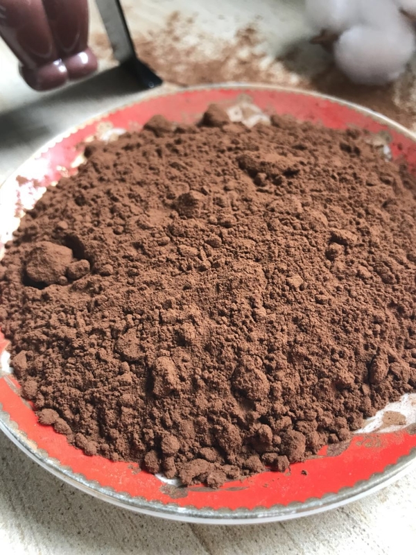 উচ্চ দক্ষ অপ্রকাশিত আল্কালযুক্ত কোকোয়া পাউডার আল্কালয়েডের কিছু পরিমাণে রয়েছে