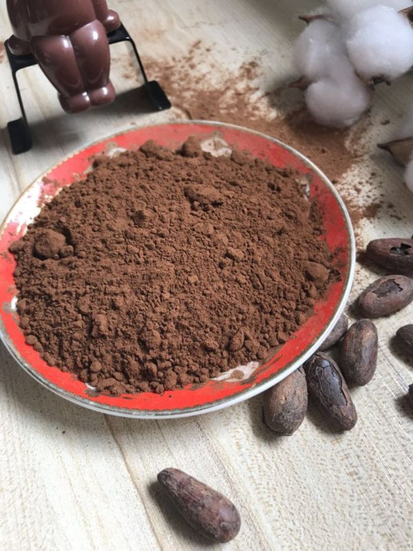 স্বাস্থ্যকর উচ্চ চর্বি কোকো পাউডার মিষ্টান্ন জন্য বিনামূল্যে প্রবাহিত বাদামী পাউডার
